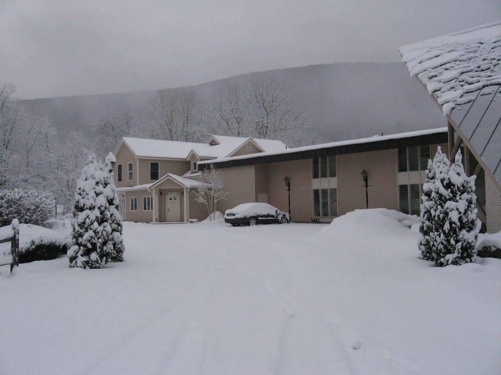 Toll Road Inn
