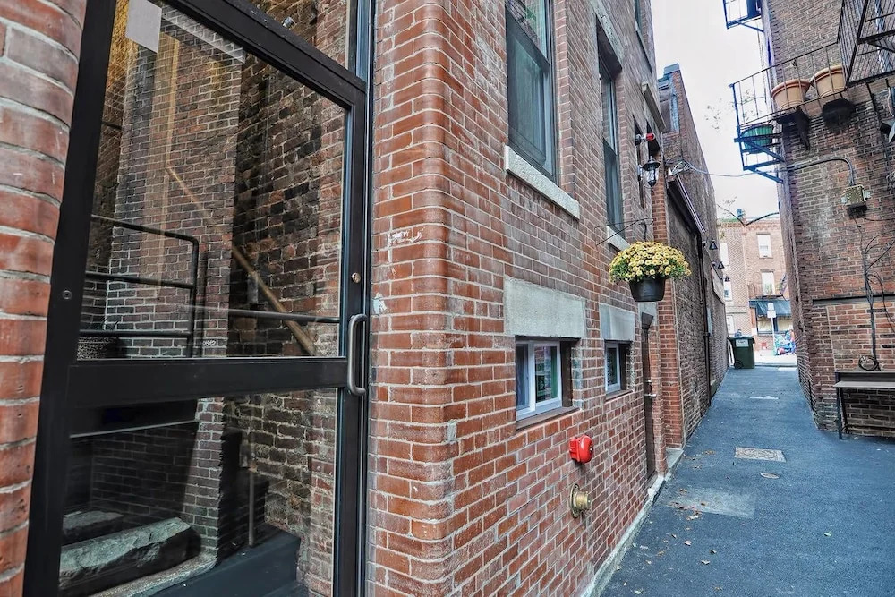 2br/1ba Apt in Authentic North End by Domio