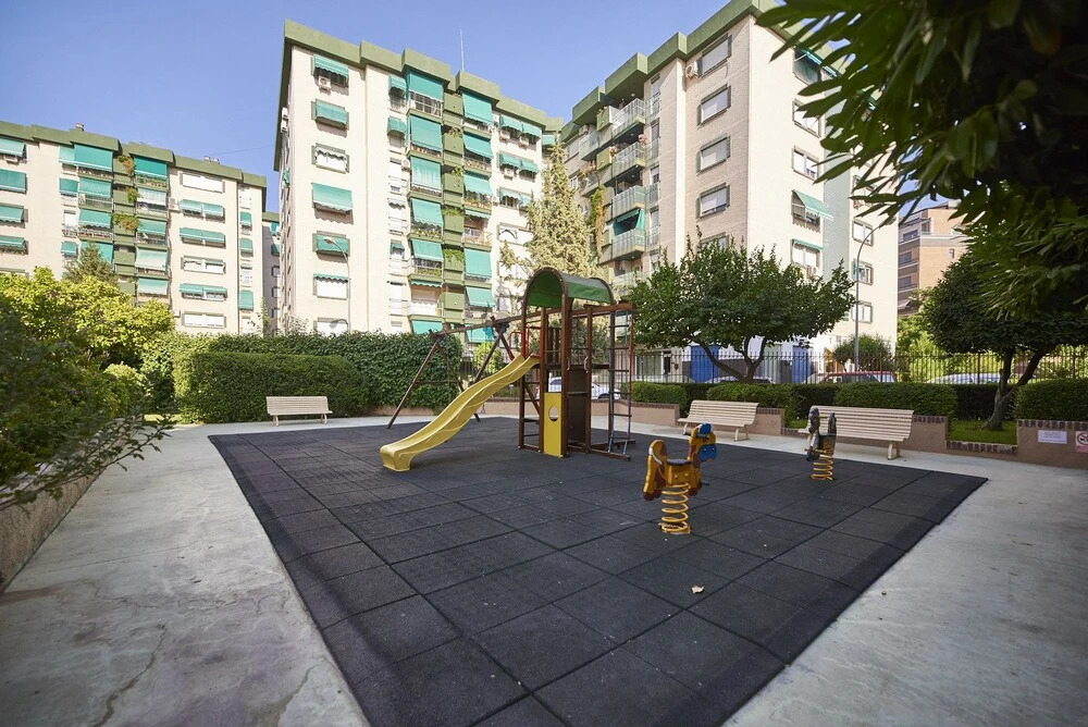 EnjoyGranada CONGRESS Pool and Parking