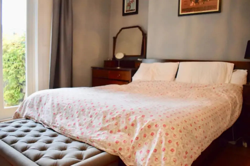 Stunning 2 Bedroom Flat in Vibrant Neighbourhood