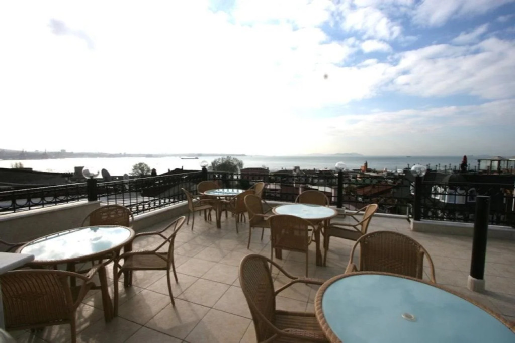 Peninsula Grand