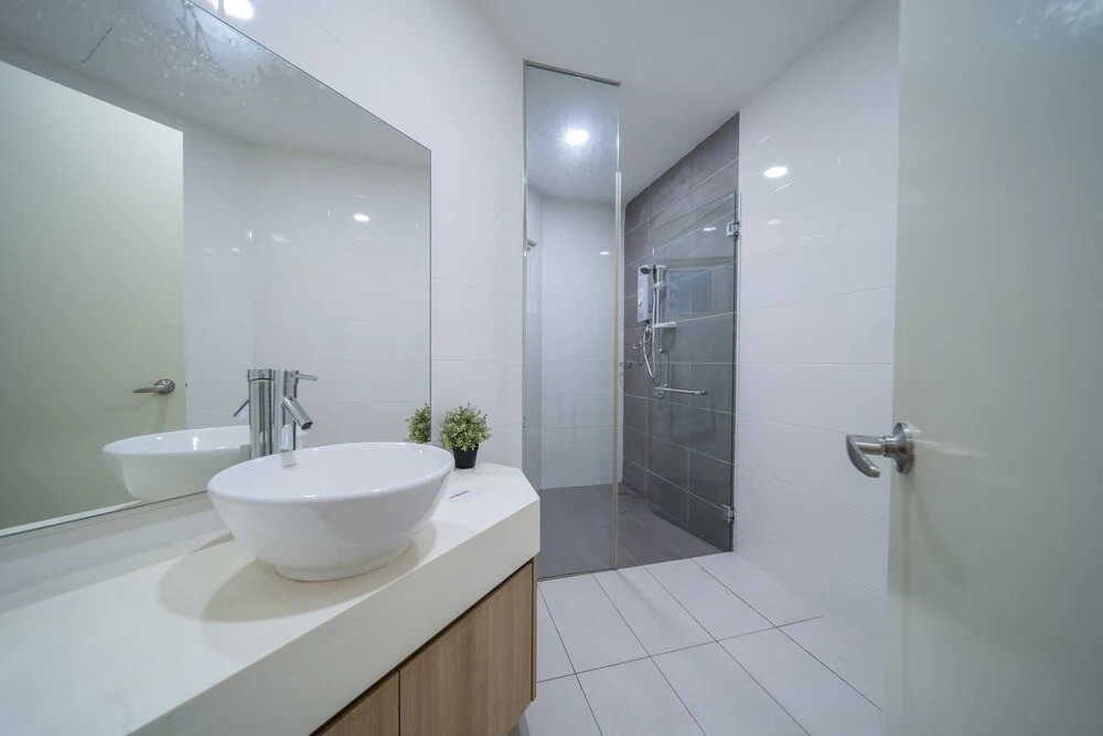 Crest Jalan Sultan Ismail by OYO Rooms