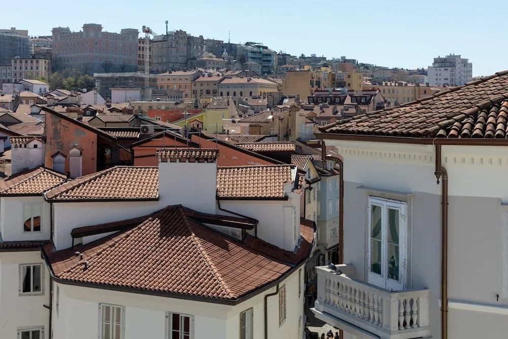 Vis a Vis Apartments