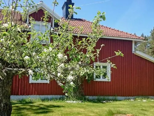 Three-Bedroom Holiday home in Gamleby 2