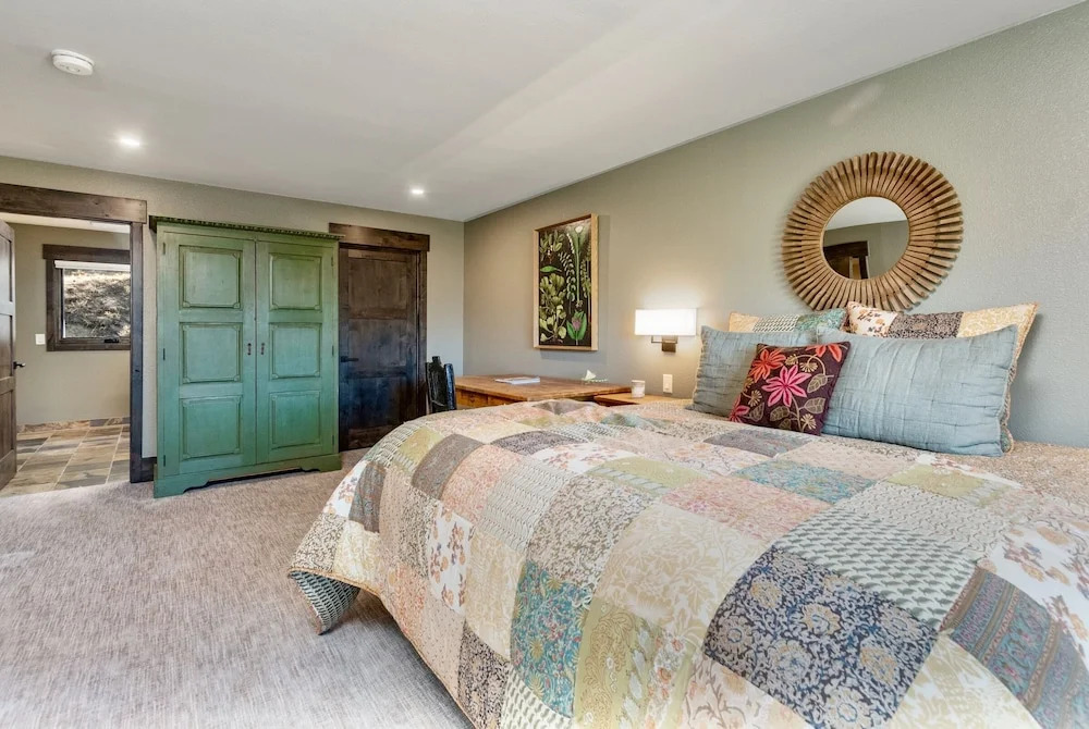 Moose Den Luxury Vacation Home at Windcliff home