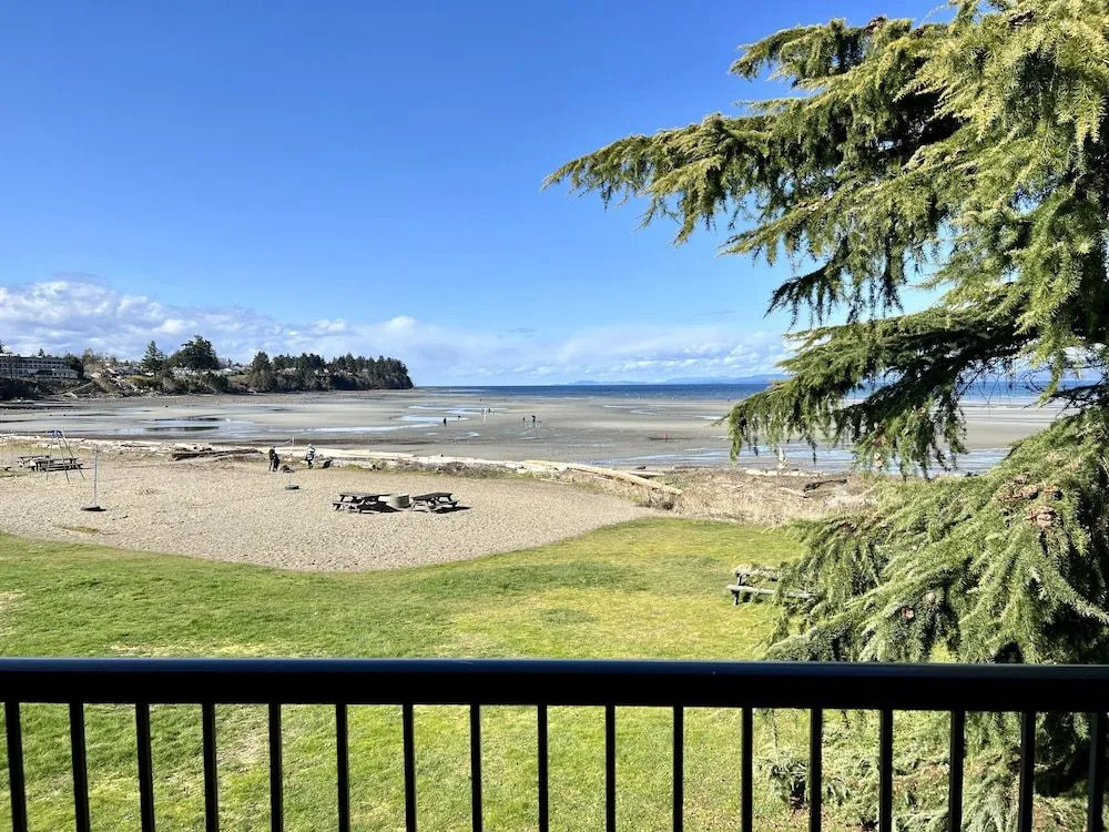Sea Edge Beachside Hotel
