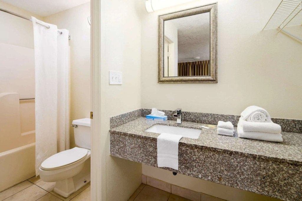 Americana Inn a Travelodge by Wyndham
