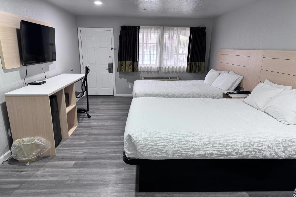Travelodge by Wyndham Redding CA