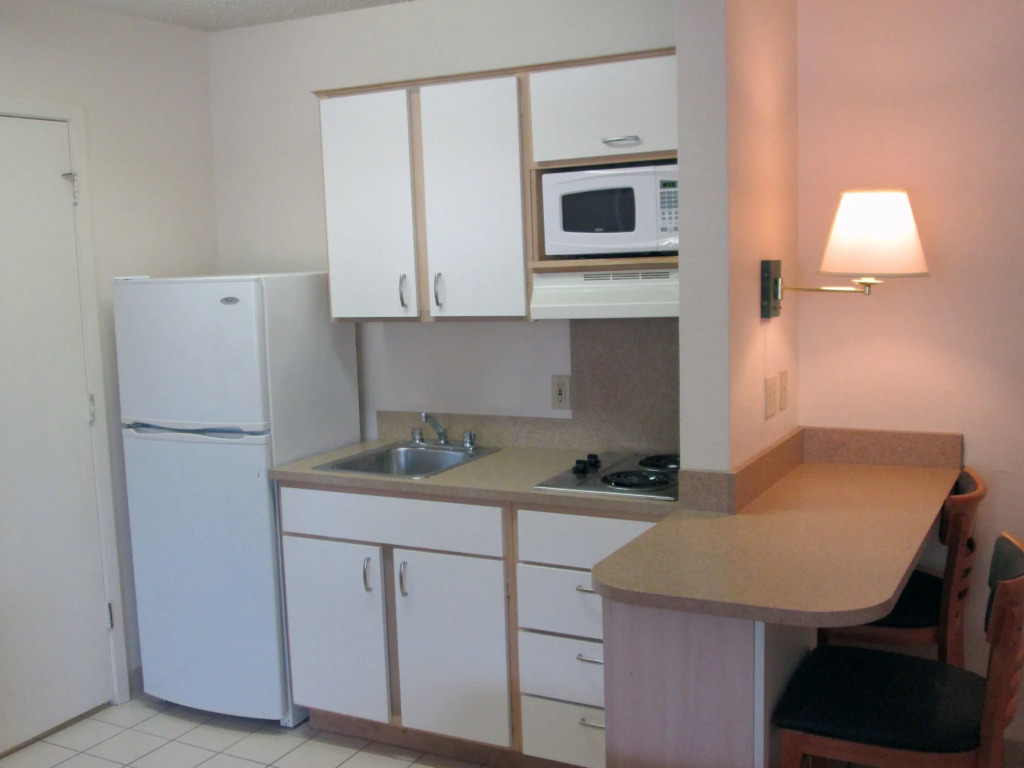 HomeTowne Studios by Red Roof Dallas - North Addison - Tollway
