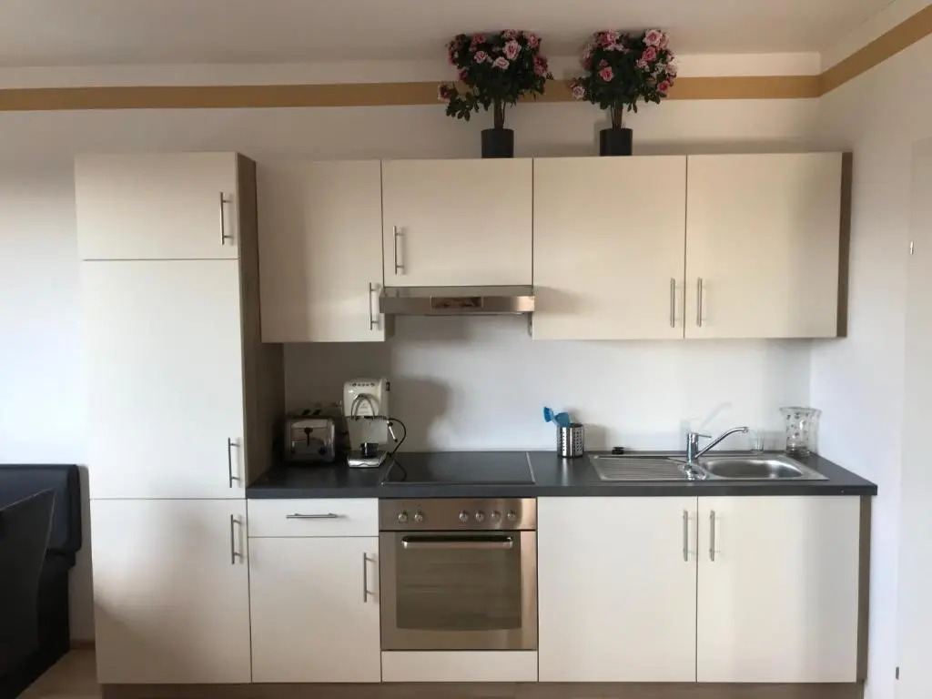 KMHeim, Cozy 103m2 apartment, with 3 bedroom and covered free parking place, close to city center