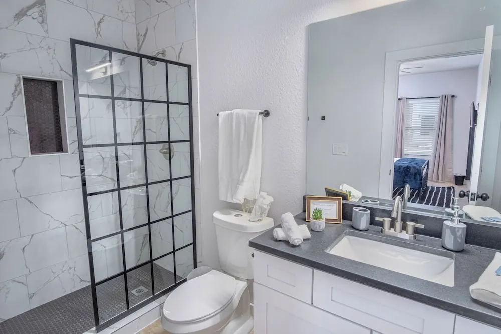 Cutting-edge Elegant 3BR 2.5ba Home Near Downtown!