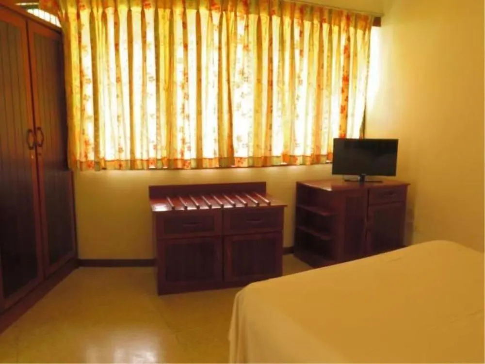 Yoho Hotel Road