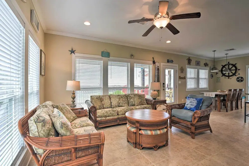 Ocean View & Grill: Crystal Beach Bungalow!