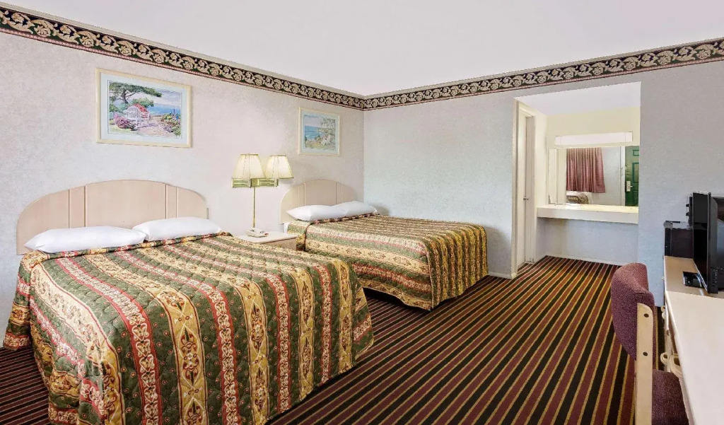 Knights Inn Madison Heights