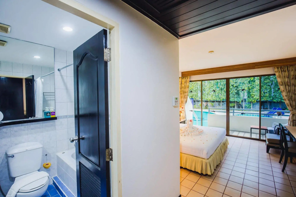 Karon Whale Resort
