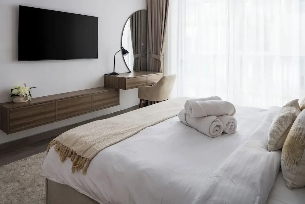 Waves - Luxury Meets Comfort Modern 1