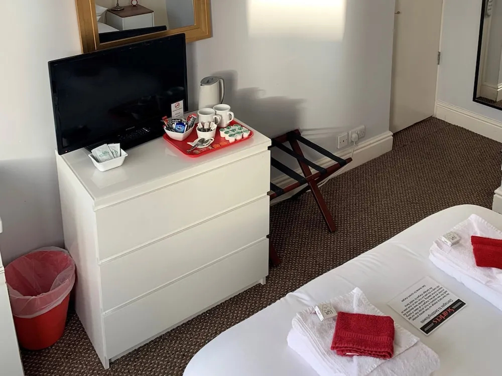 Scarlets Hotel & Jocks Bar