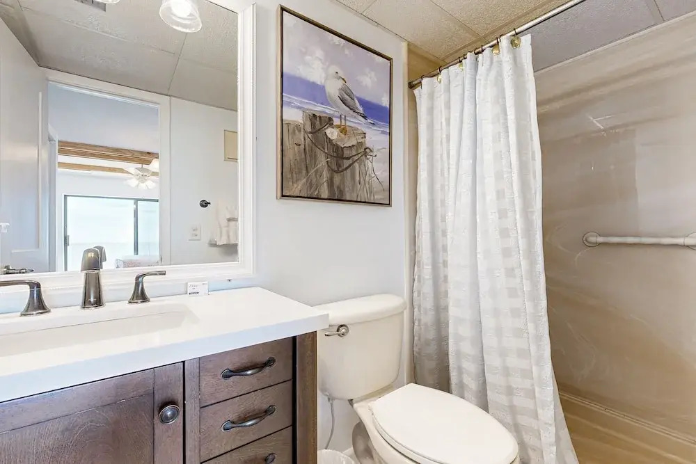 Oceanfront Condo With Private Balcony, Shared Pool and Beach Access