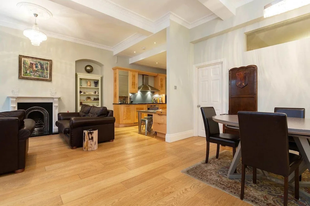 Veeve - Hyde Park Hideaway