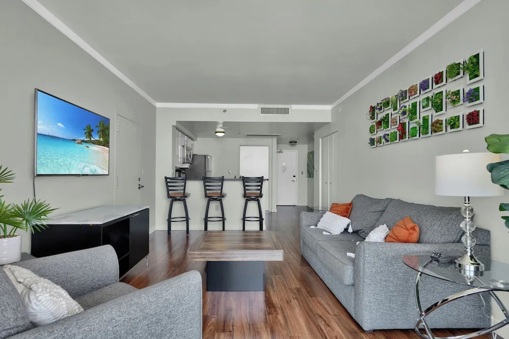 Spectacular Bay View 1bd 2baths in Grove