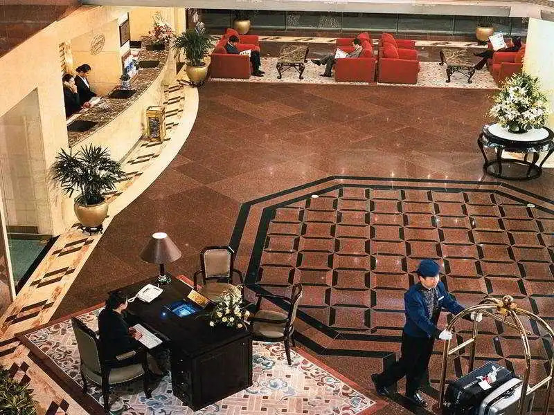Gloria Plaza