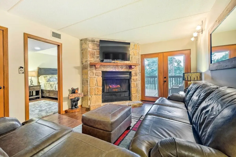 Chalet Village Upper Alpine Condo w/ Pool Access