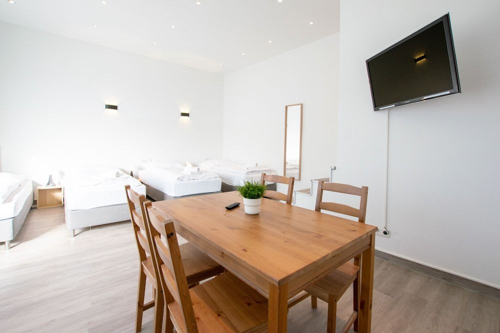 Tolstov-Hotels Large Apartment