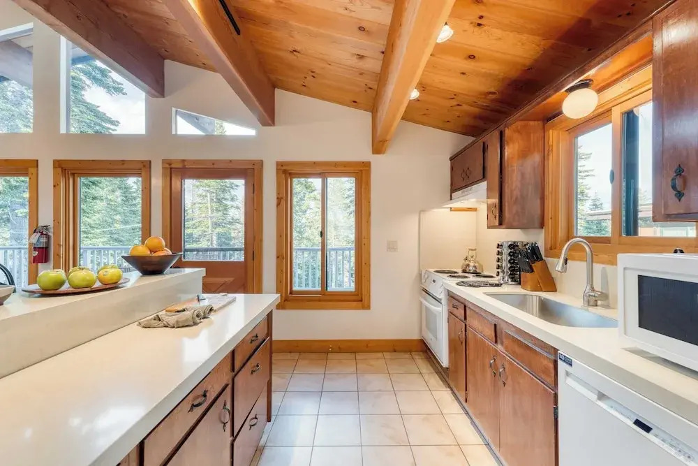 Lake + Beach Access, Pool, Tennis Walk to Chambers Tahoe Timber by Avantstay