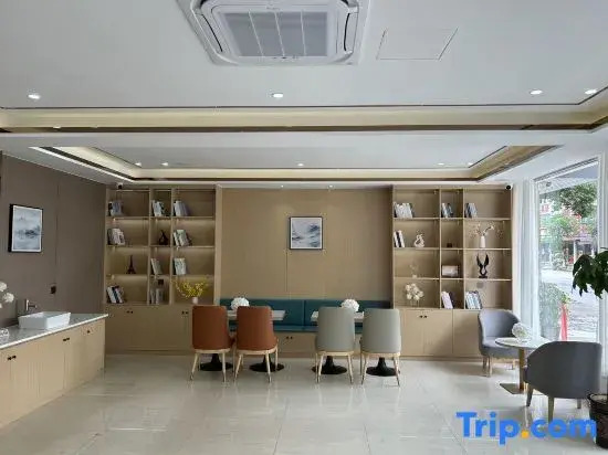 Super 8 Hotel (Qianshan Bus Station)