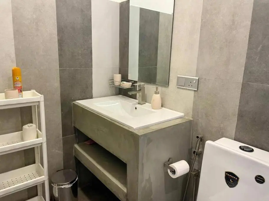 Lovely 2-bedroom holiday home with free parking.