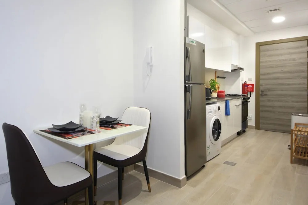 Chic & Cozy Studio Stay - Bloom Towers, JVC Dubai