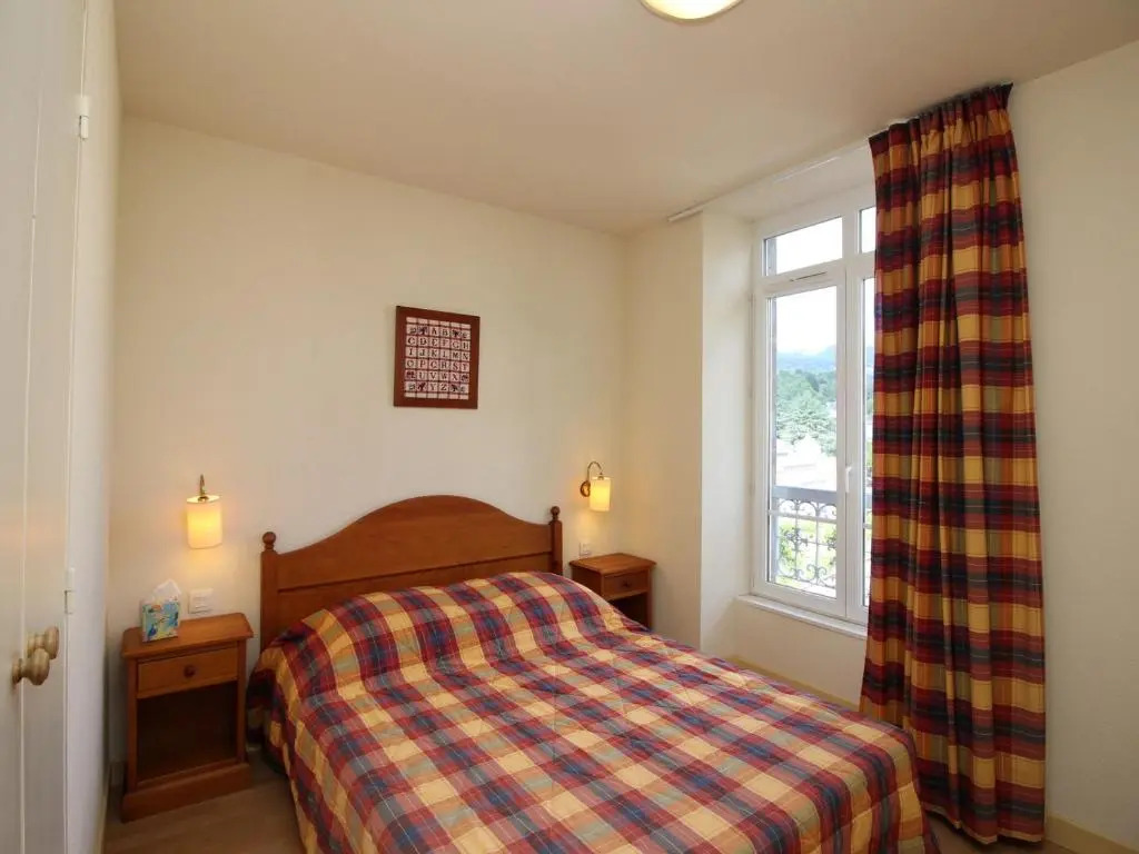 Appartement La Bourboule, 2 pièces, 5 personnes - FR-1-608-56