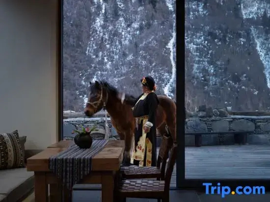 Yanlan Xue Xiu · Snow - domain Secret - land Homestay (Siguniang Mountain Scenic Area Store)