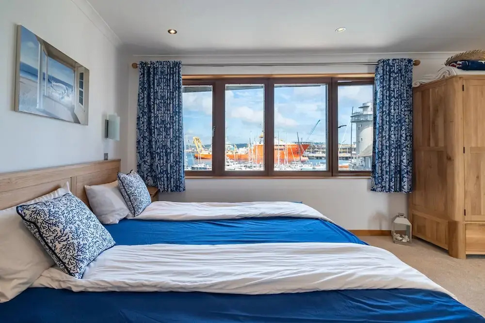 10 Maritime House