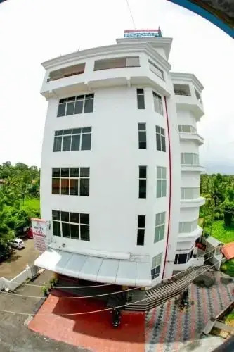 Hotel Lals Residency, Adoor