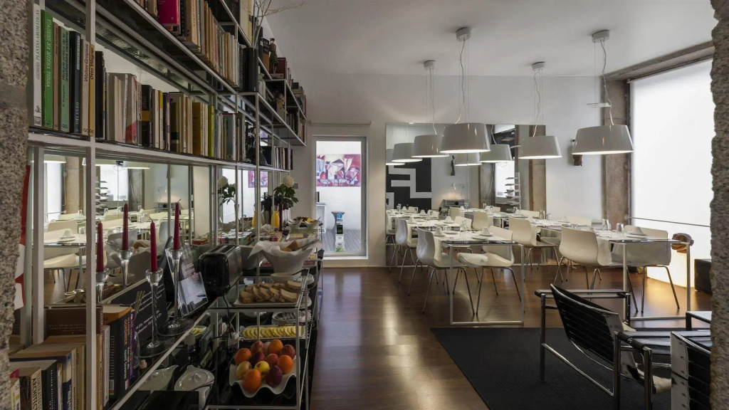 Cosme Apartments by Olala Homes