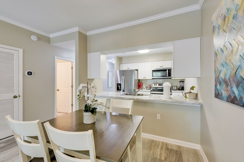 2 Mi to Ocean! Poolside Escape in Miramar Beach