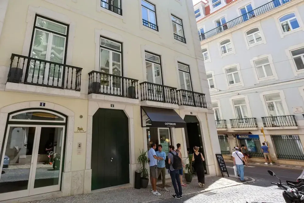 Spacious 1 Bedroom Apartment Near Baixa