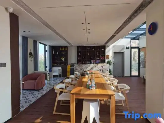 Qinhai Homestay (Huinu Style Park Scenic Area)