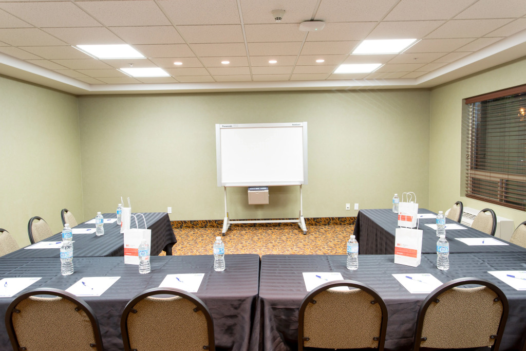 Holiday Inn Express & Suites Drayton Valley by IHG