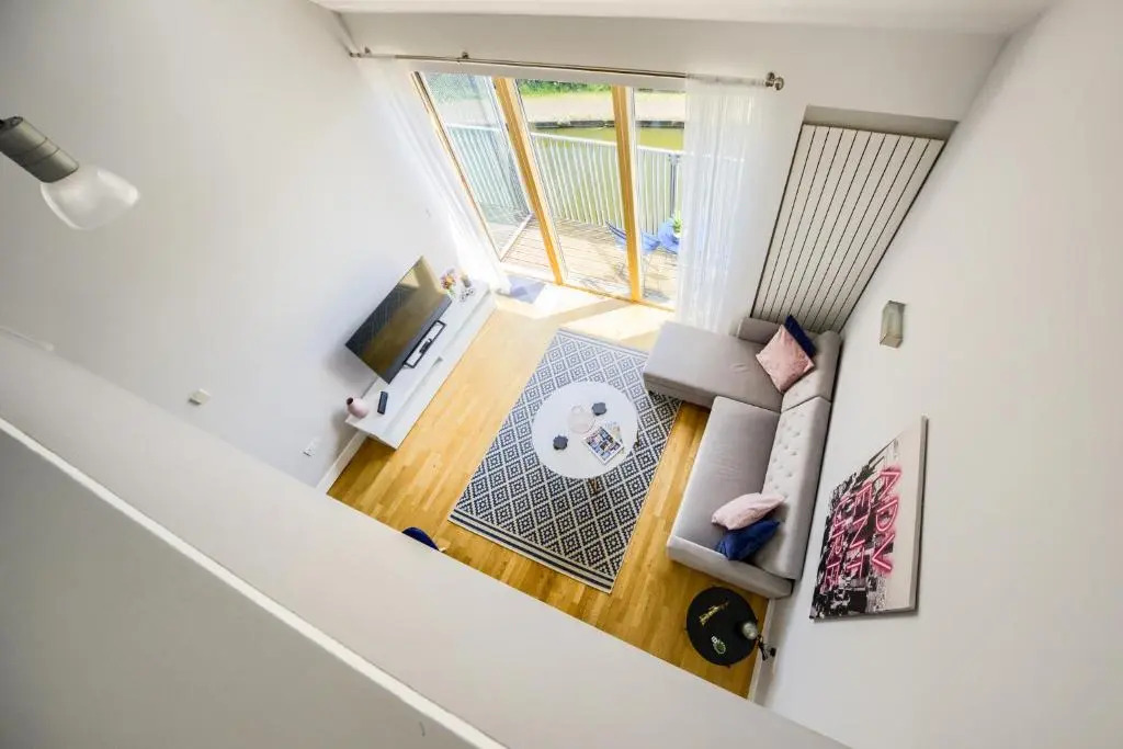 Coventry Luxury Townhouse City Centre Private Parking Sleeps 9 by EMPOWER HOMES rates incl VAT