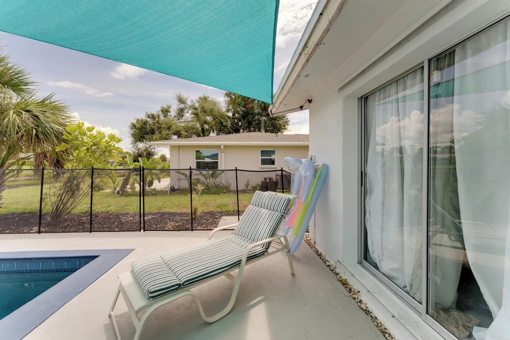 Heated Pool: Canal-front Rotonda West Retreat