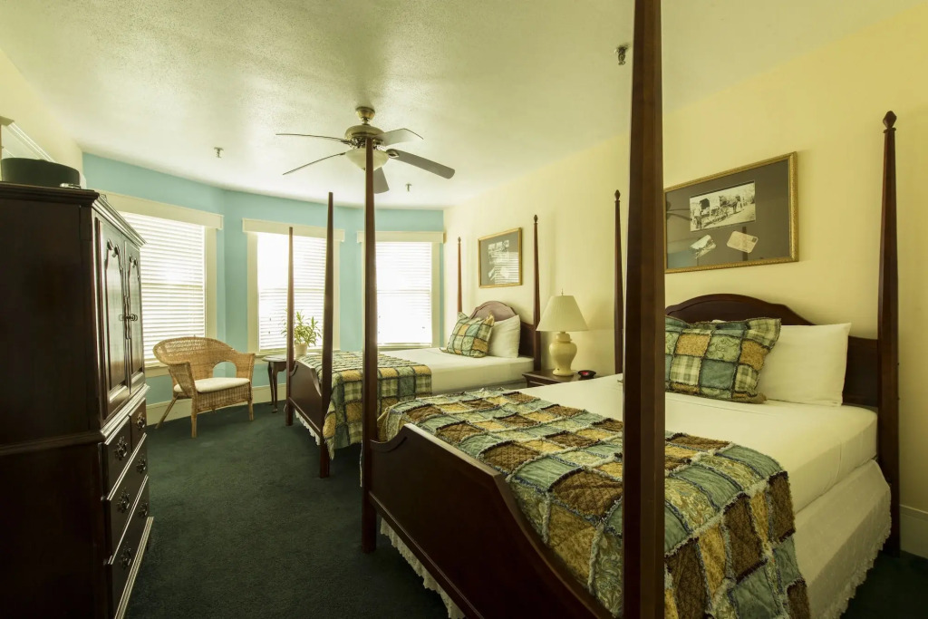 Lakeside Inn on Lake Dora