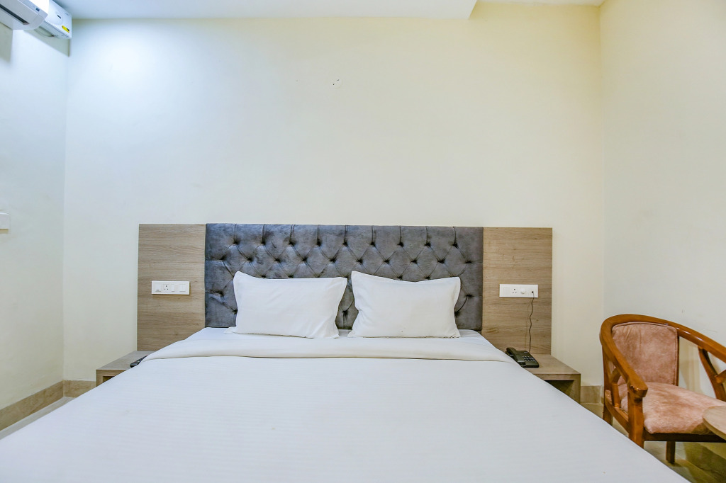 Fabhotel Melano