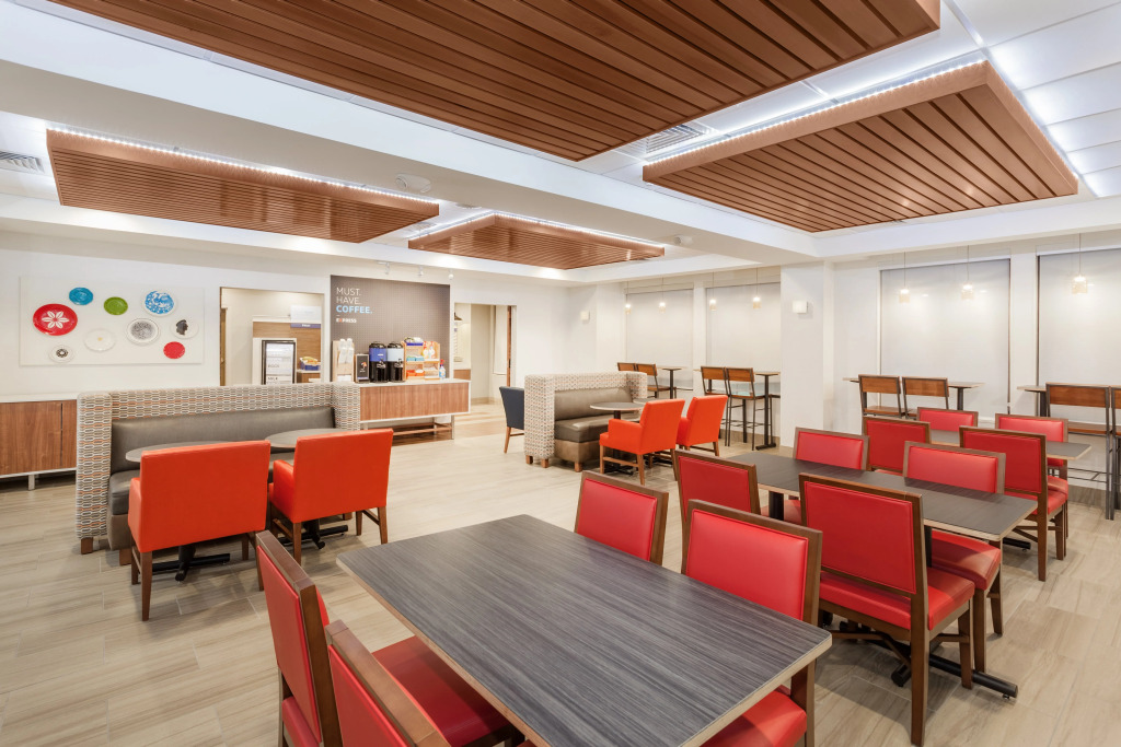 Holiday Inn Express Hotel & Suites Tilton - Lakes Region