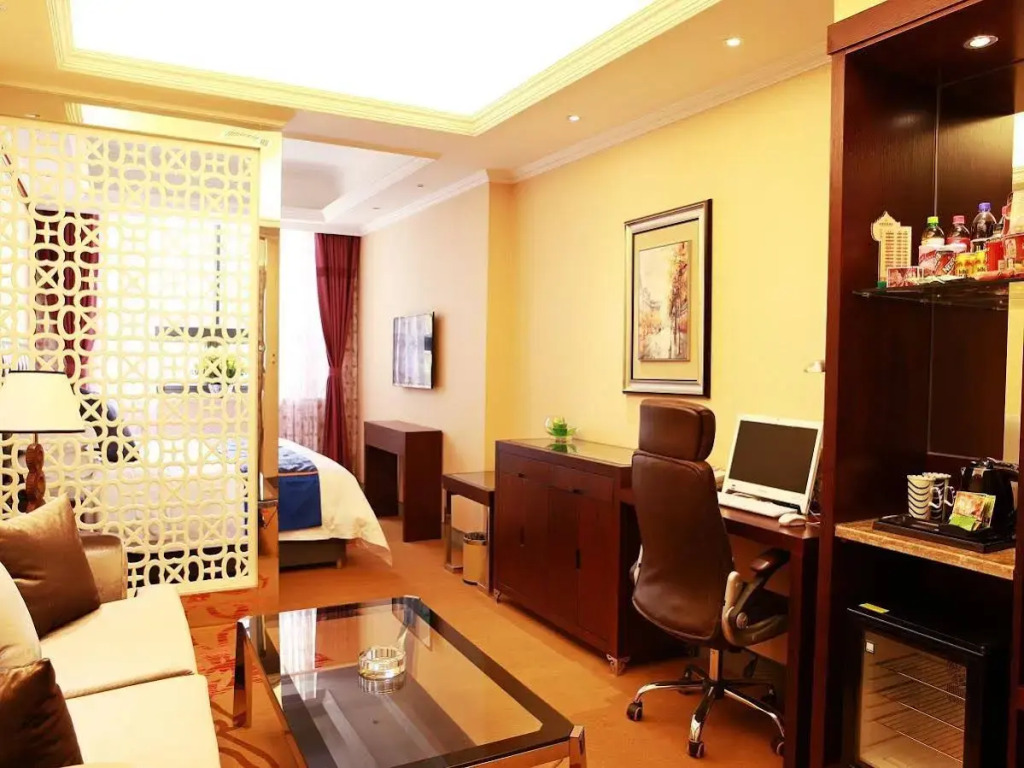 Yijia Chain Hotel Mingren Branch