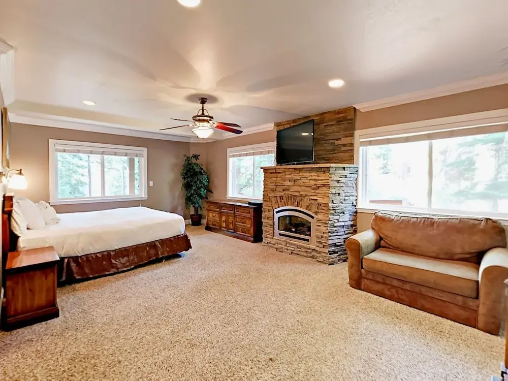 5BR Home w/ Hot Tub & Game Room