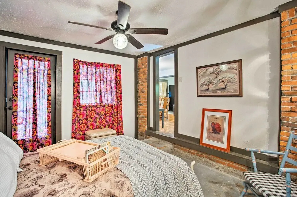 Pet-friendly River District Gem 5 Mi to Stockyards