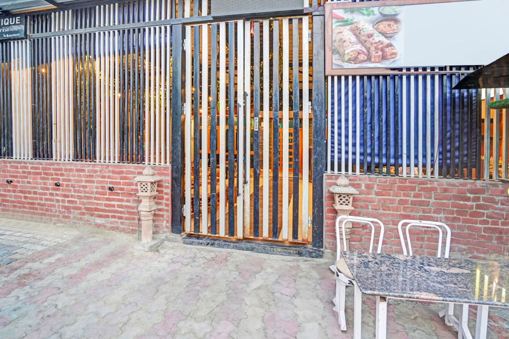 Collection O Mathura Near Railway Station