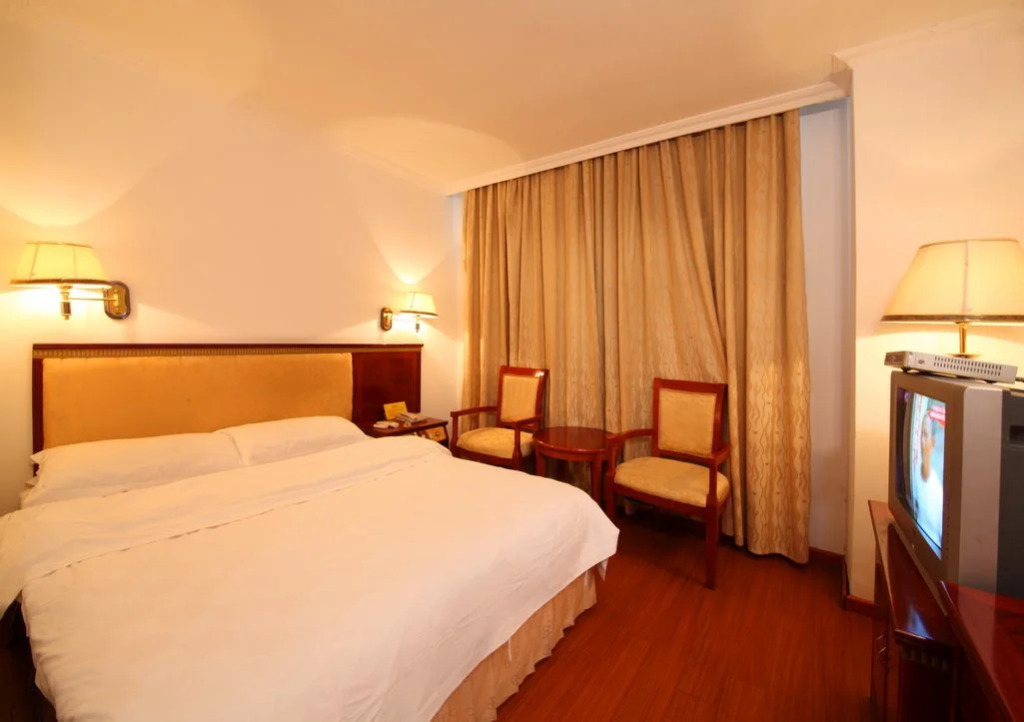 Bao Li Feng Hotel